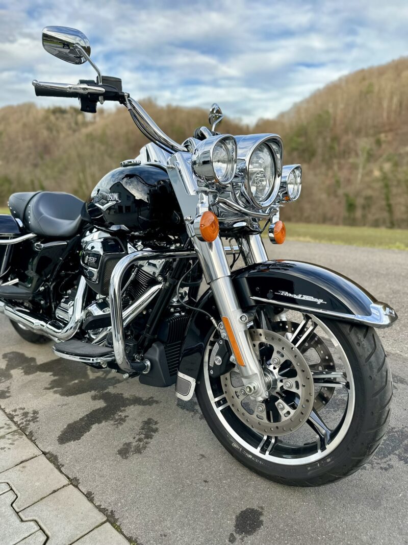 Harley Davidson FLHR Road King 107